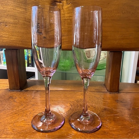 Set of two Libbey light pink champagne flutes - Picture 2 of 7